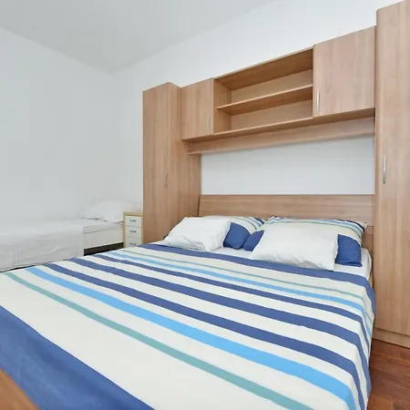 Apartment L&r *