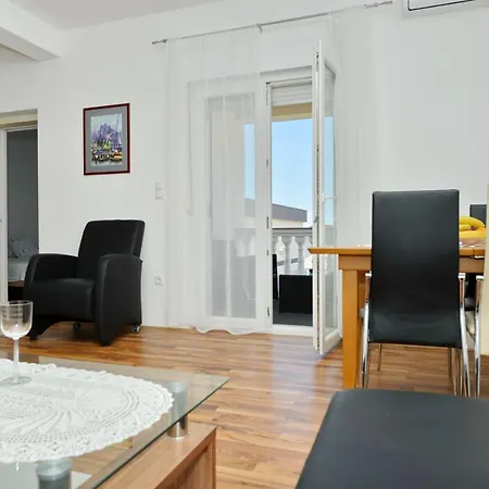 Apartment L&r *